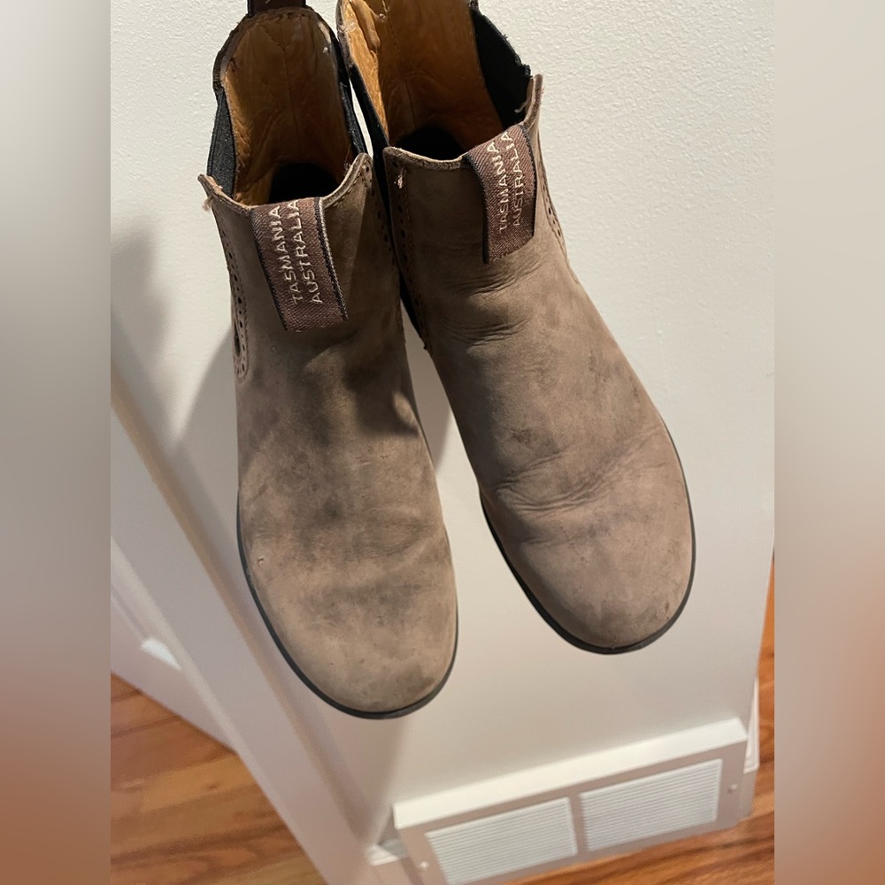 Women’s blundstones size au 5/ 8 USA / 38 euro 🦋